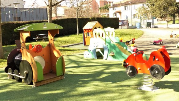 Extérieur de la crèche premiers pas sur la terrasse